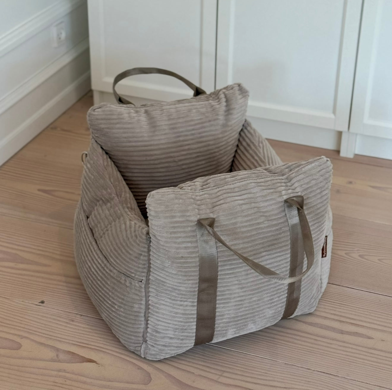 Lille Bjørk Bilsæde Til Hunde Beige   Bred Fløjl 52   52   36 Cm